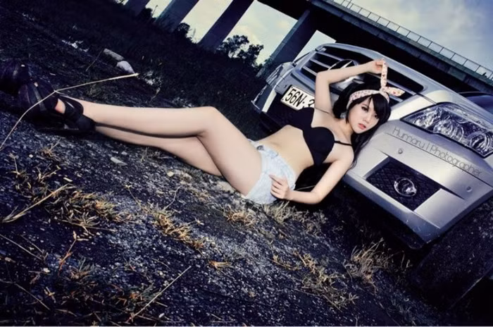 Với phong cách thiết kế gồm những đường nét thẳng, góc cạnh đầy khỏe khoắn, GLK 4Matic là sự kết hợp giữa hai phong cách sang trọng và thể thao. Với phong cách thiết kế gồm những đường nét thẳng, góc cạnh đầy khỏe khoắn, GLK 4Matic là sự kết hợp giữa hai phong cách sang trọng và thể thao.