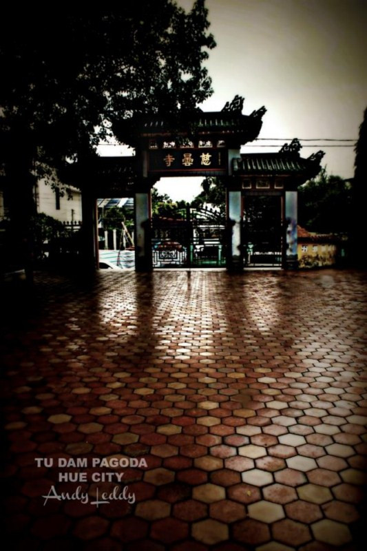 Cổng Tam Quan Chùa Từ Đàm