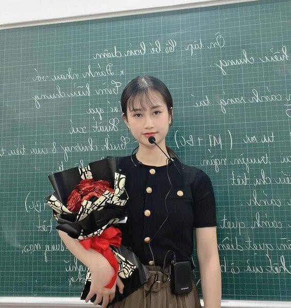 Cô Phạm Huyền Trang, giáo viên môn Ngữ Văn Trường song ngữ quốc tế Hanoi Academy, Quận Tây Hồ, Hà Nội. (Nguồn: NVCC) Cô Phạm Huyền Trang, giáo viên môn Ngữ Văn Trường song ngữ quốc tế Hanoi Academy, Quận Tây Hồ, Hà Nội. (Nguồn: NVCC)