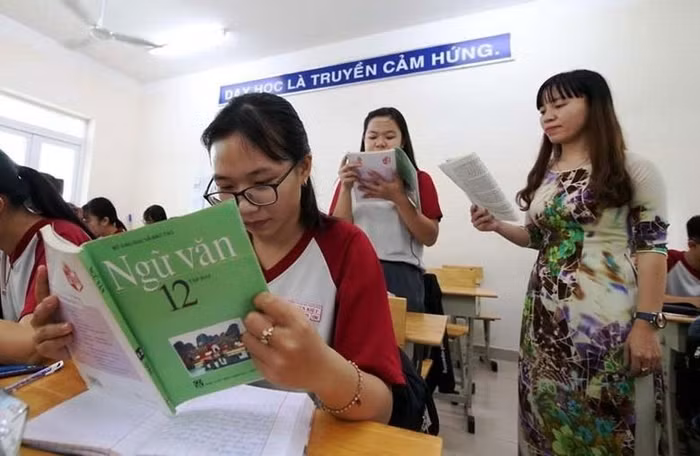 Giáo viên môn Ngữ văn mong muốn có bộ đề kiểm tra/bộ đề thi mẫu để dễ dàng định hướng, dựa vào để xây dựng đề cũng như ôn tập cho học sinh. Ảnh minh họa: nguồn Báo điện tử Đảng Cộng sản Việt Nam