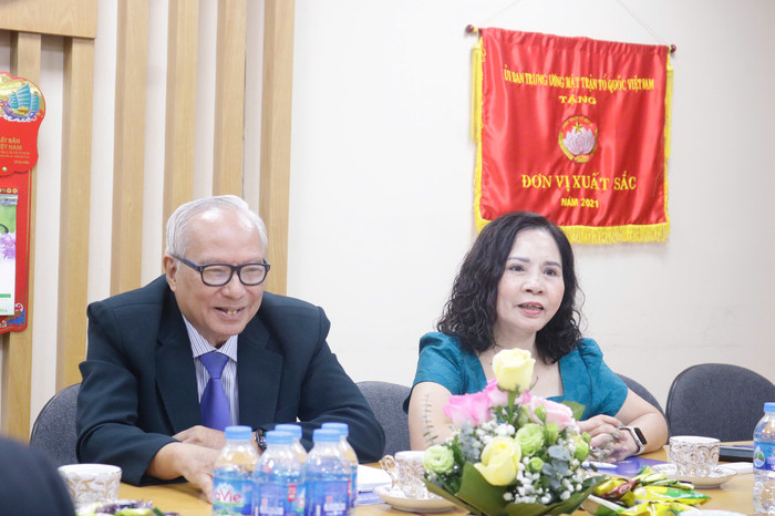 Tiến sĩ Lê Viết Khuyến – Phó Chủ tịch Hiệp hội Các trường đại học, cao đẳng Việt Nam (bên trái) phát biểu tại buổi làm việc (Ảnh: Doãn Nhàn). z5955119016383_9fd36ab776cd7d6004027439b51b72f1.jpg