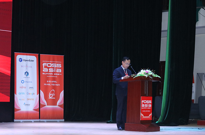 Phó Giáo sư, Tiến sĩ Trần Quang Anh - Phó Giám đốc Học viện phát biểu tại Hội nghị. Ảnh: portal.ptit.edu.vn 4-2.jpg