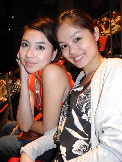 Vốn được xếp vào nhóm các mỹ nữ sở hữu gương mặt đẹp tự nhiên, Tuyết Ngọc và Đinh Ngọc Diệp thường xuyên không trang điểm hoặc make up nhẹ nhàng khi dạo phố. Cặp bạn thân vừa rủ người đẹp Quách An An đi du lịch ở đảo quốc Singapore vào cuối tháng 3/2011. Vốn được xếp vào nhóm các mỹ nữ sở hữu gương mặt đẹp tự nhiên, Tuyết Ngọc và Đinh Ngọc Diệp thường xuyên không trang điểm hoặc make up nhẹ nhàng khi dạo phố. Cặp bạn thân vừa rủ người đẹp Quách An An đi du lịch ở đảo quốc Singapore vào cuối tháng 3/2011.