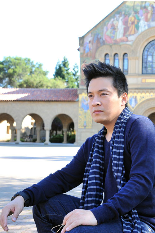 Nhân chuyến lưu diễn dài ngày cho liveshow 'Tình yêu đánh mất' tại Mỹ, Lam Trường có dịp ghé thăm trường đại học Standford, bang California. Ca sĩ đã được một người bạn ghi lại những khoảnh khắc suy tư trong khuôn viên một trường đại học danh tiếng ở Mỹ. Nhân chuyến lưu diễn dài ngày cho liveshow 'Tình yêu đánh mất' tại Mỹ, Lam Trường có dịp ghé thăm trường đại học Standford, bang California. Ca sĩ đã được một người bạn ghi lại những khoảnh khắc suy tư trong khuôn viên một trường đại học danh tiếng ở Mỹ.