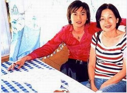 Mẹ con diễn viên Tô Hữu Bằng