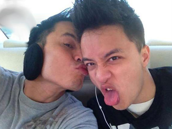 Anh cũng nói thêm rằng, những ngày qua anh nhận được nhiều clip sex, chat sex của Adam Nguyễn mà bạn bè gửi cho, nhưng anh chưa bao giờ nghĩ sẽ dùng những thứ đó để phản pháo lại. Riêng thông tin về clip sex của anh thì anh cam đoan là không có. Anh cũng nói thêm rằng, những ngày qua anh nhận được nhiều clip sex, chat sex của Adam Nguyễn mà bạn bè gửi cho, nhưng anh chưa bao giờ nghĩ sẽ dùng những thứ đó để phản pháo lại. Riêng thông tin về clip sex của anh thì anh cam đoan là không có.