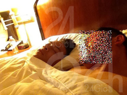 Cao Thái Sơn đã bị 'người tìn đồng tính' tố chuyện tiền nong và hé lộ những hình ảnh tình tứ, thể hiện tình cảm thân thiết của hai người. Sự việc này ảnh hưởng không nhỏ tới hỉnh ảnh của một nam ca sĩ đẹp trai, luôn lãng mạn và tình cảm trong các ca khúc của mình. Cao Thái Sơn đã bị 'người tìn đồng tính' tố chuyện tiền nong và hé lộ những hình ảnh tình tứ, thể hiện tình cảm thân thiết của hai người. Sự việc này ảnh hưởng không nhỏ tới hỉnh ảnh của một nam ca sĩ đẹp trai, luôn lãng mạn và tình cảm trong các ca khúc của mình.