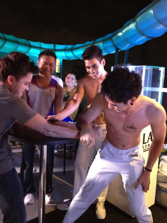 Trần tình về những hình ảnh thân mật do Adam Nguyễn tung ra, Cao Thái Sơn cho rằng: "Nếu là bạn bè của nhau thì ai cũng hay chụp hình chung mà, đâu riêng gì tôi. Còn hình ảnh đang nằm ngủ bị người ta chụp thì tôi chịu! Lúc ngủ say thì người ta chụp hình làm sao mình biết được". Trần tình về những hình ảnh thân mật do Adam Nguyễn tung ra, Cao Thái Sơn cho rằng: "Nếu là bạn bè của nhau thì ai cũng hay chụp hình chung mà, đâu riêng gì tôi. Còn hình ảnh đang nằm ngủ bị người ta chụp thì tôi chịu! Lúc ngủ say thì người ta chụp hình làm sao mình biết được".