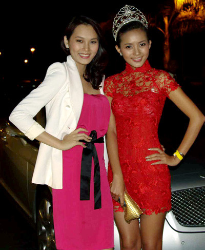 Phan Như Thảo xuất hiện rạng rỡ trong đêm tiệc. Người mẫu Ngọc Thạch tham gia với vai trò khách mời trong một buổi tiệc tại Mỹ vào tối 14/8/2011.