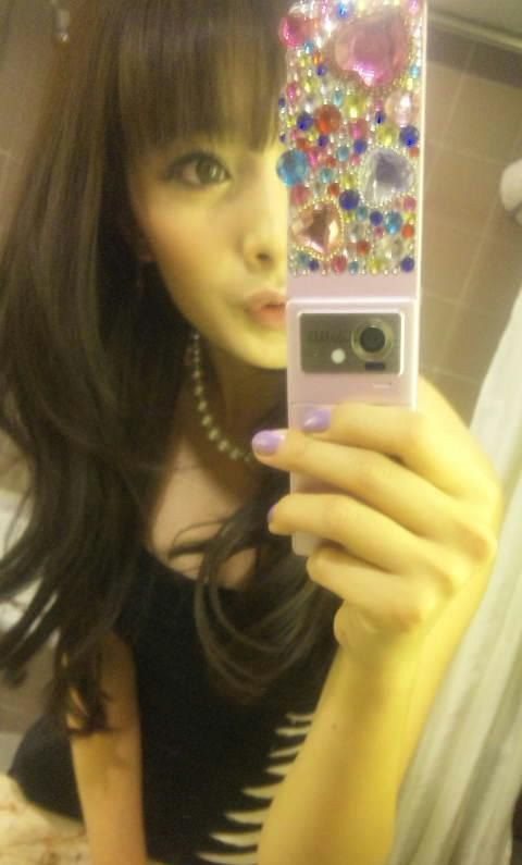 Dương Mịch tự sướng tranh thủ khoe điện thoại mới