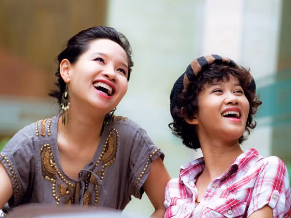 Không chỉ là đôi bạn thân thiết, Mai Khôi còn thể hiện thành công rất nhiều ca khúc do Lê Cát Trọng Lý sáng tác.