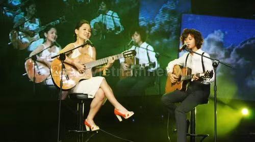 Hai cô gái trẻ đầy tài năng của làng nhạc Việt Mai Khôi - Lê Cát Trọng Lý thường xuyên sát cánh bên nhau trong nhiều sự kiện.