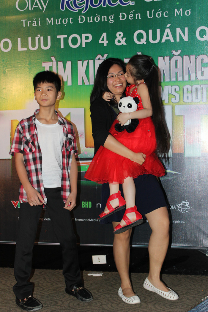 Đăng Quân - Bảo Ngọc 'quấn quít' bên Hương Thảo Đăng Quân - Bảo Ngọc 'quấn quít' bên Hương Thảo