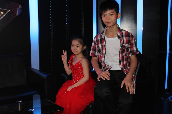 Bảo Ngọc cũng mê chơi game, nên quyết định nhận được phần thưởng lớn này “sẽ đem tặng một phần cho nhóm Nghị Lực và ngoài ra con xin mẹ mua một chiếc máy chơi game mới giống anh Quân”. Bảo Ngọc cũng mê chơi game, nên quyết định nhận được phần thưởng lớn này “sẽ đem tặng một phần cho nhóm Nghị Lực và ngoài ra con xin mẹ mua một chiếc máy chơi game mới giống anh Quân”.