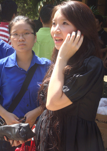 Linh Hương “lộ” bụng bầu tháng thứ 7 vẫn năng động liên lạc, thức rất khuya cẩn thận gói ghém từng phần quà. Linh Hương “lộ” bụng bầu tháng thứ 7 vẫn năng động liên lạc, thức rất khuya cẩn thận gói ghém từng phần quà.