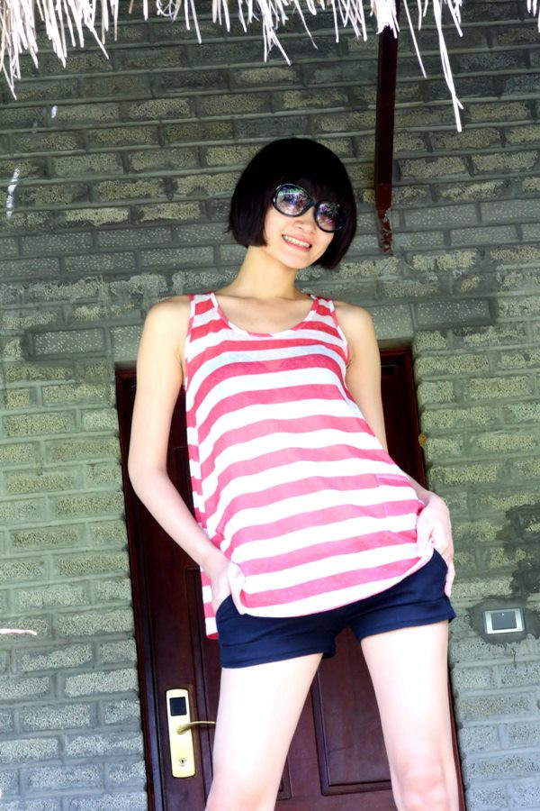 Thùy Trang tươi tắn tạo dáng. Thùy Trang tươi tắn tạo dáng.