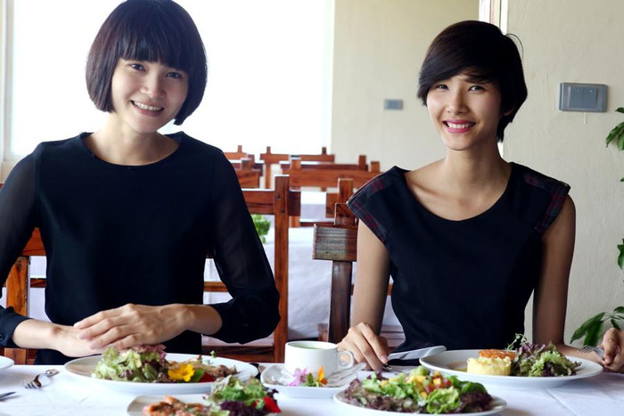 Họ cũng sẽ thực hiện một số bộ hình cho 1 tạp chí. Họ cũng sẽ thực hiện một số bộ hình cho 1 tạp chí.