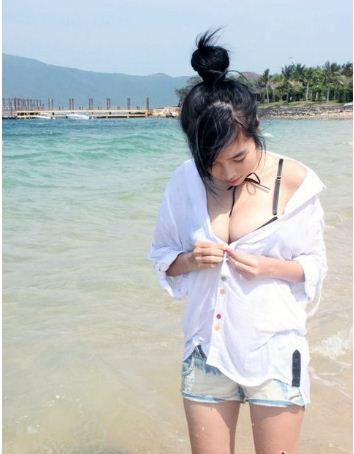 Elly Trần sở hữu nhiều bức hình ấn tượng trên biển. Elly Trần sở hữu nhiều bức hình ấn tượng trên biển.
