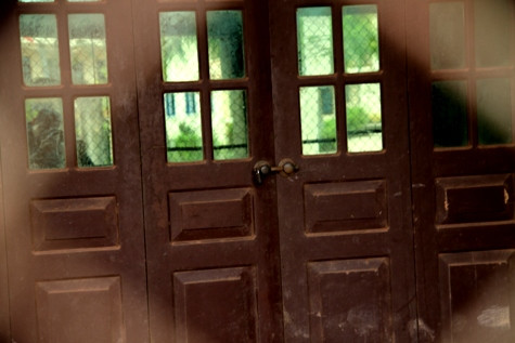 Cửa nhà Luyện vẫn đóng im nhiều ngày nay (Ảnh: Nam Phong)