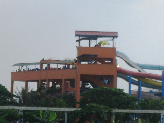 Cầu trượt nước luôn thu hút khách du lịch Cầu trượt nước luôn thu hút khách du lịch