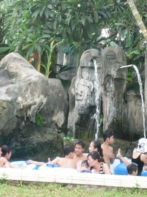 ...Dưới làn nước mát lạnh ...Dưới làn nước mát lạnh