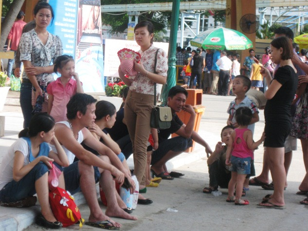 Phút nghỉ ngơi của cả gia đình tránh cái nắng nóng Phút nghỉ ngơi của cả gia đình tránh cái nắng nóng