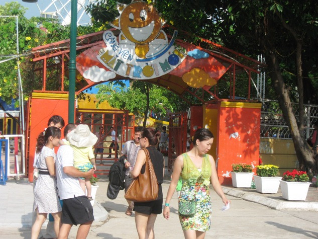 Nhiều sân chơi cho các bé tại công viên nước Hồ Tây Nhiều sân chơi cho các bé tại công viên nước Hồ Tây