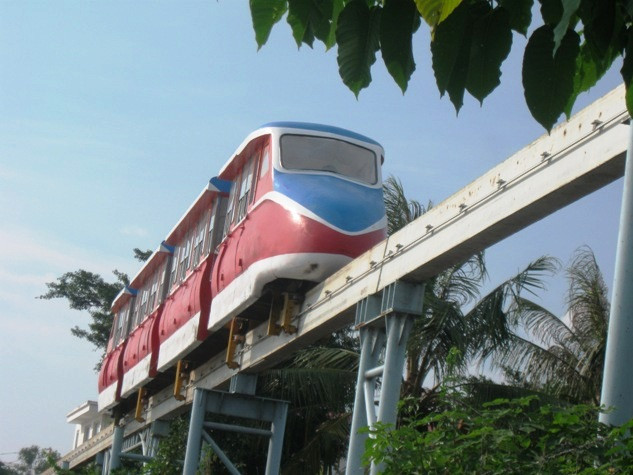 Đi tầu một ray ngắm cảnh cũng thu hút nhiều người tham gia Đi tầu một ray ngắm cảnh cũng thu hút nhiều người tham gia