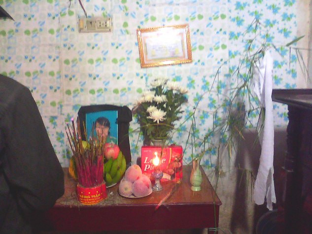 Mỗi khi nhìn lên di ảnh của em Ch gia đình không ai cầm được nước mắt Mỗi khi nhìn lên di ảnh của em Ch gia đình không ai cầm được nước mắt