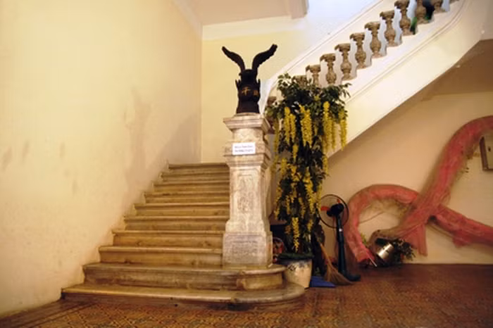 Lối cầu thang dẫn lên phòng của Công tử Bạc Liêu