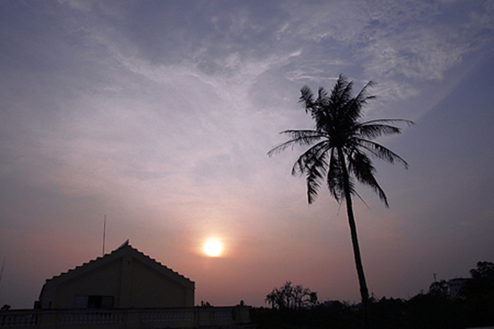 Hoàng hôn trên sân thượng của ngôi biệt thự.