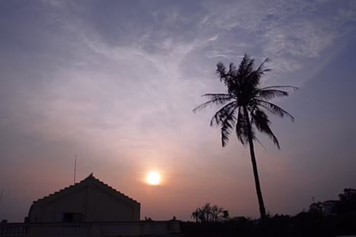 Hoàng hôn trên sân thượng của ngôi biệt thự.