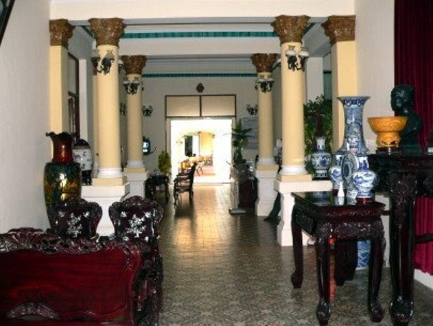 Những cổ vật và cách bài trí vẫn giữ nguyên như thời Công tử Bạc Liêu còn sinh sống.