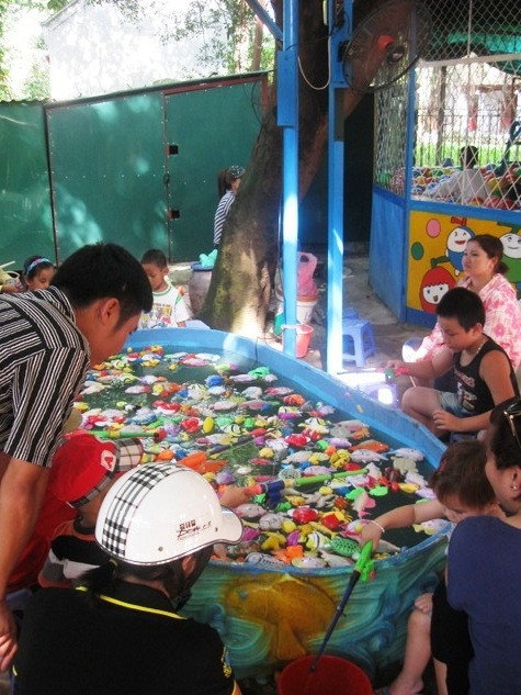 Câu cá thư giãn là trò chơi được nhiều em nhỏ lựa chọn
