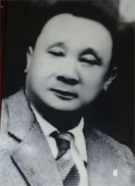 Công tử Bạc Liêu, - Trần Trinh Huy (1900 -1973) còn có tên là Ba Huy, Hắc công tử... là con trai của ông Hội đồng giàu có xứ Bạc Liêu Trần Trinh Trạch, một người nhiều ruộng bậc nhất Nam Kỳ. Chính vì giàu có nên cuộc đời cậu ấm Trần Trinh Huy gắn với cuộc ăn chơi "vô tiền khoáng hậu" được lưu truyền đến ngày nay, mặc dù nhiều câu chuyện vẫn mang tính chất hư cấu.