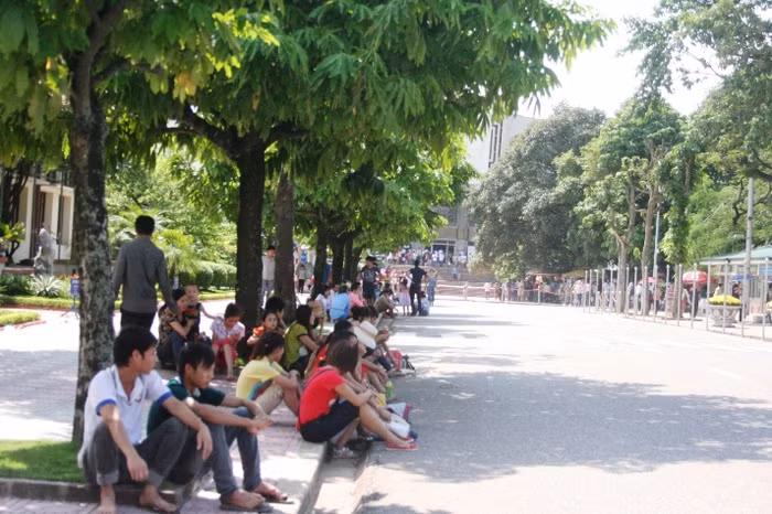 Một điểm thăm quan mà hầu hết những ai đến Hà Nội dịp lễ nghỉ quốc khánh muốn ghé thăm đó là Bảo tàng Hồ Chí Minh, Lăng Bác, Quảng trường Ba Đình, chùa Một Cột...