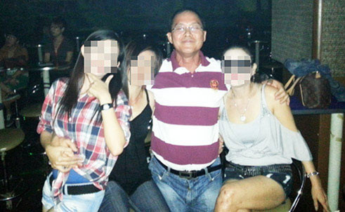 Gái Việt qua Malaysia làm nghề khui bia Gái Việt qua Malaysia làm nghề khui bia