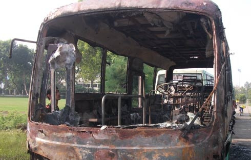 Làm rõ nghi vấn 'bí ẩn' 10 xe buýt đỗ hàng dọc cháy tan hoang ảnh 3 Làm rõ nghi vấn 'bí ẩn' 10 xe buýt đỗ hàng dọc cháy tan hoang ảnh 3