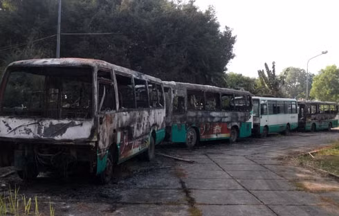 Làm rõ nghi vấn 'bí ẩn' 10 xe buýt đỗ hàng dọc cháy tan hoang ảnh 9