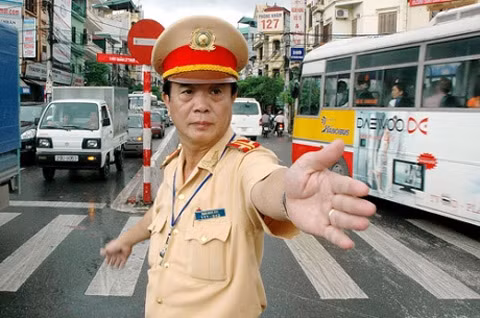 Cảnh sát giao thông CATP Hà Nội (Ảnh: Dương Hiệp)