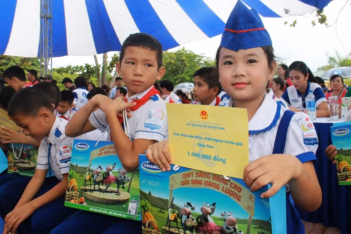 Niềm vui khi nhận được những phần quà ý nghĩa.