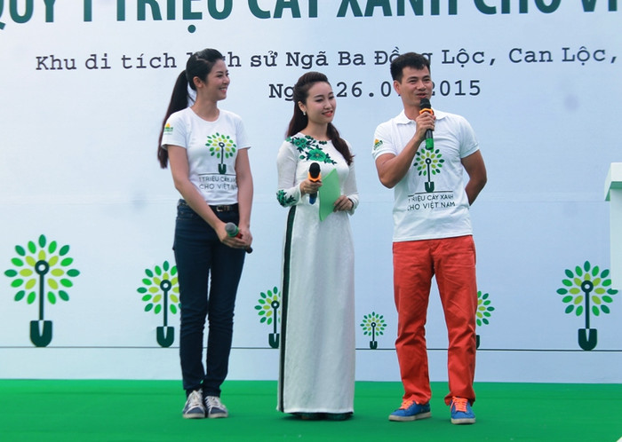 Nghệ sĩ Xuân Bắc và Hoa hậu Ngọc Hân giao lưu với chương trình. Nghệ sĩ Xuân Bắc và Hoa hậu Ngọc Hân giao lưu với chương trình.