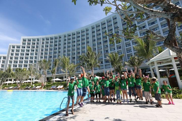 50 thiếu nhi xuất sắc nhất đã có mặt tại Trại hè Vincamp, để trải nghiệm các hoạt động vô cùng sinh động và đầy hứng thú trên đảo Ngọc Vinpearl Nha Trang. 50 thiếu nhi xuất sắc nhất đã có mặt tại Trại hè Vincamp, để trải nghiệm các hoạt động vô cùng sinh động và đầy hứng thú trên đảo Ngọc Vinpearl Nha Trang.