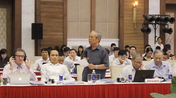 TS. Võ Đại Lược - nguyên Viện trưởng Viện Nghiên cứu kinh tế và chính trị thế giới cho rằng, việc Việt Nam ký kết lên đến 15 hiệp định thương mại, tương đương cường quốc kinh tế như Trung Quốc, cao nhất trong khối nước ASEAN là có vấn đề.