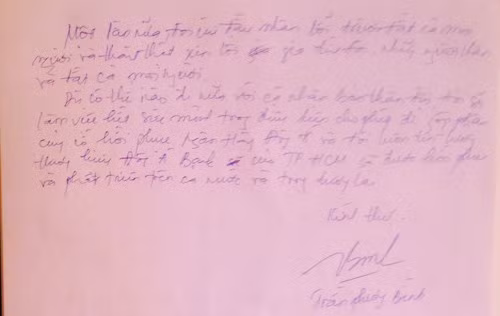 Tâm thư viết tay xin lỗi cổ đông, khách hàng và nhân viên của ông Trần Phương Bình. Ảnh Lệ Chi - VnExpress.