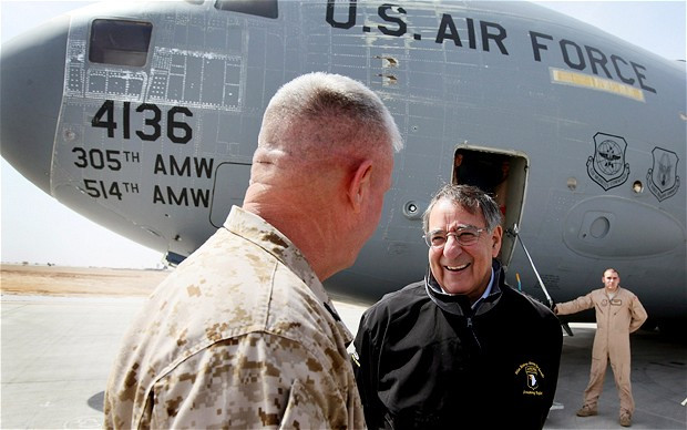 Bộ trưởng Quốc phòng Mỹ Leon Panetta tới doanh trại Bristion an toàn Bộ trưởng Quốc phòng Mỹ Leon Panetta tới doanh trại Bristion an toàn