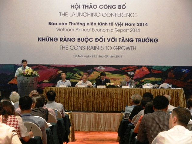 Hội thảo công bố Báo cáo thường niên Kinh tế Việt Nam 2014 (ảnh H.Lực) Hội thảo công bố Báo cáo thường niên Kinh tế Việt Nam 2014 (ảnh H.Lực)