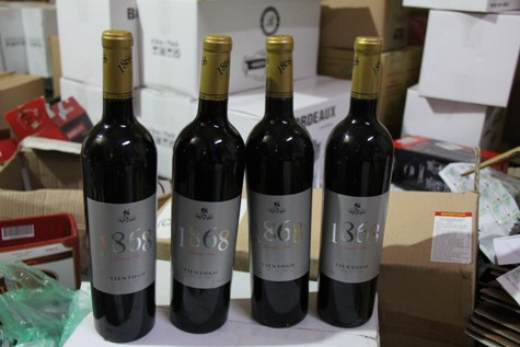 Các chai vang "ngoại" này vốn là những chai vang nội Các chai vang "ngoại" này vốn là những chai vang nội