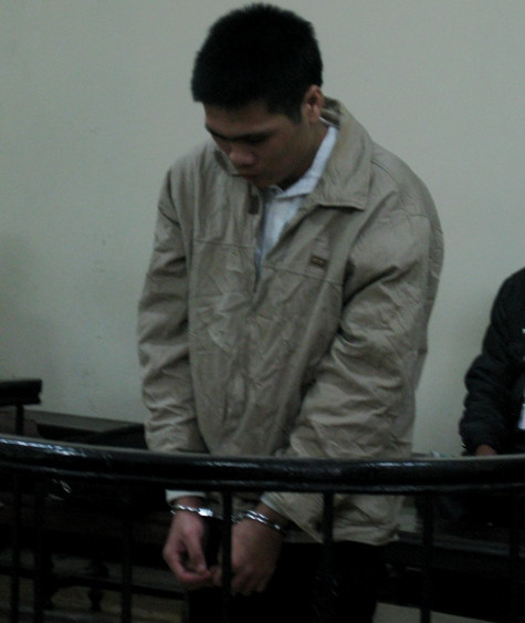 Bị cáo Nguyễn Văn Hiệp trước vành móng ngựa Bị cáo Nguyễn Văn Hiệp trước vành móng ngựa