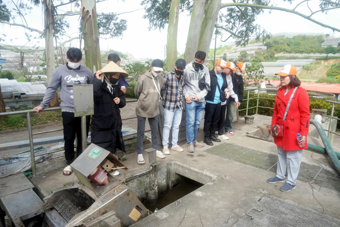 Sinh viên ngành Quản lý tài nguyên và môi trường Trường Đại học Tài nguyên và Môi trường Thành phố Hồ Chí Minh trong giờ học. Ảnh: NTCC. HoatDongBoMonQLTNMT(9).jpg